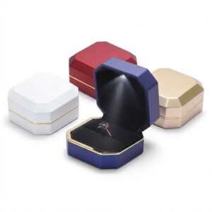 Сенсорна коробочка футляр для обручки кільця з LED підсвіткою та золотою окантовкою